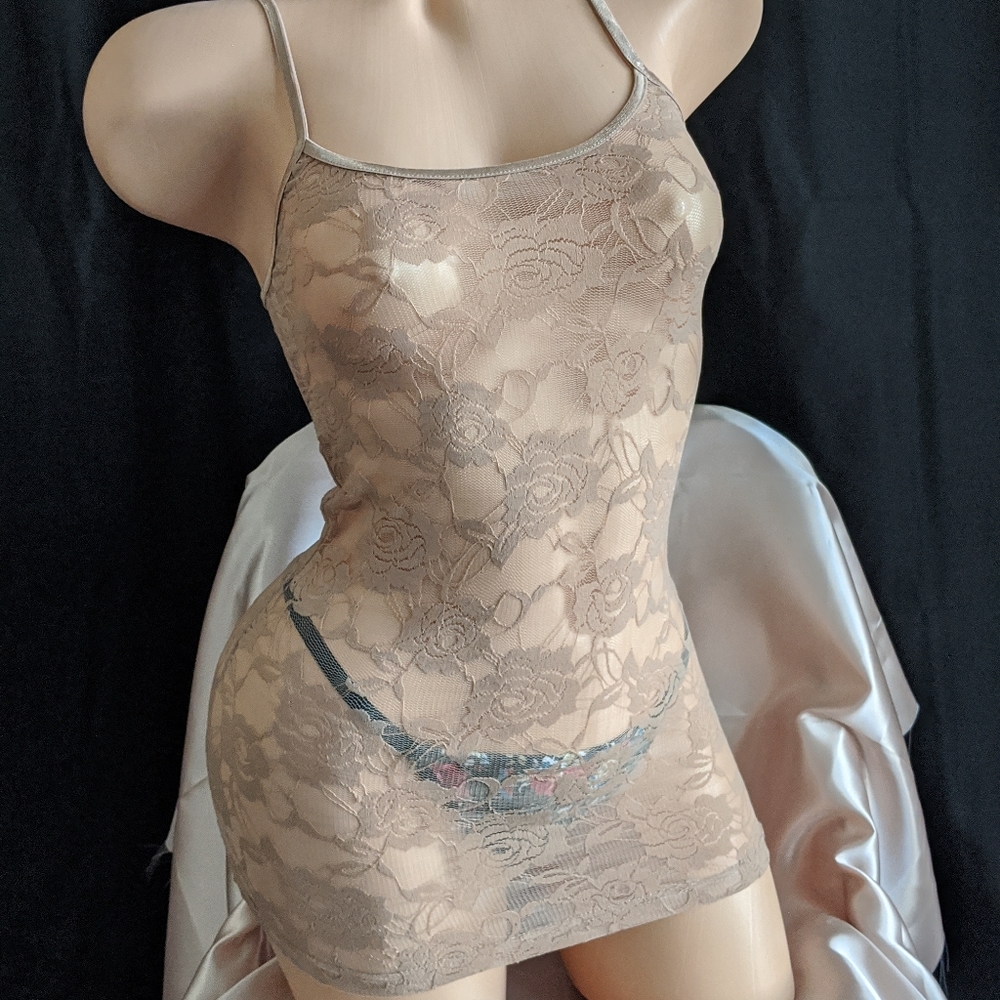 Peak-a-boo Floral lace top/intimate - Picture 3 of 7